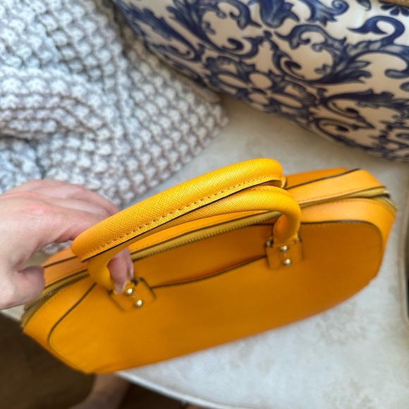 MICHAEL KORS VINTAGE YELLOW SAFFIANO LEATHER SATCHEL - Picture 5 of 8